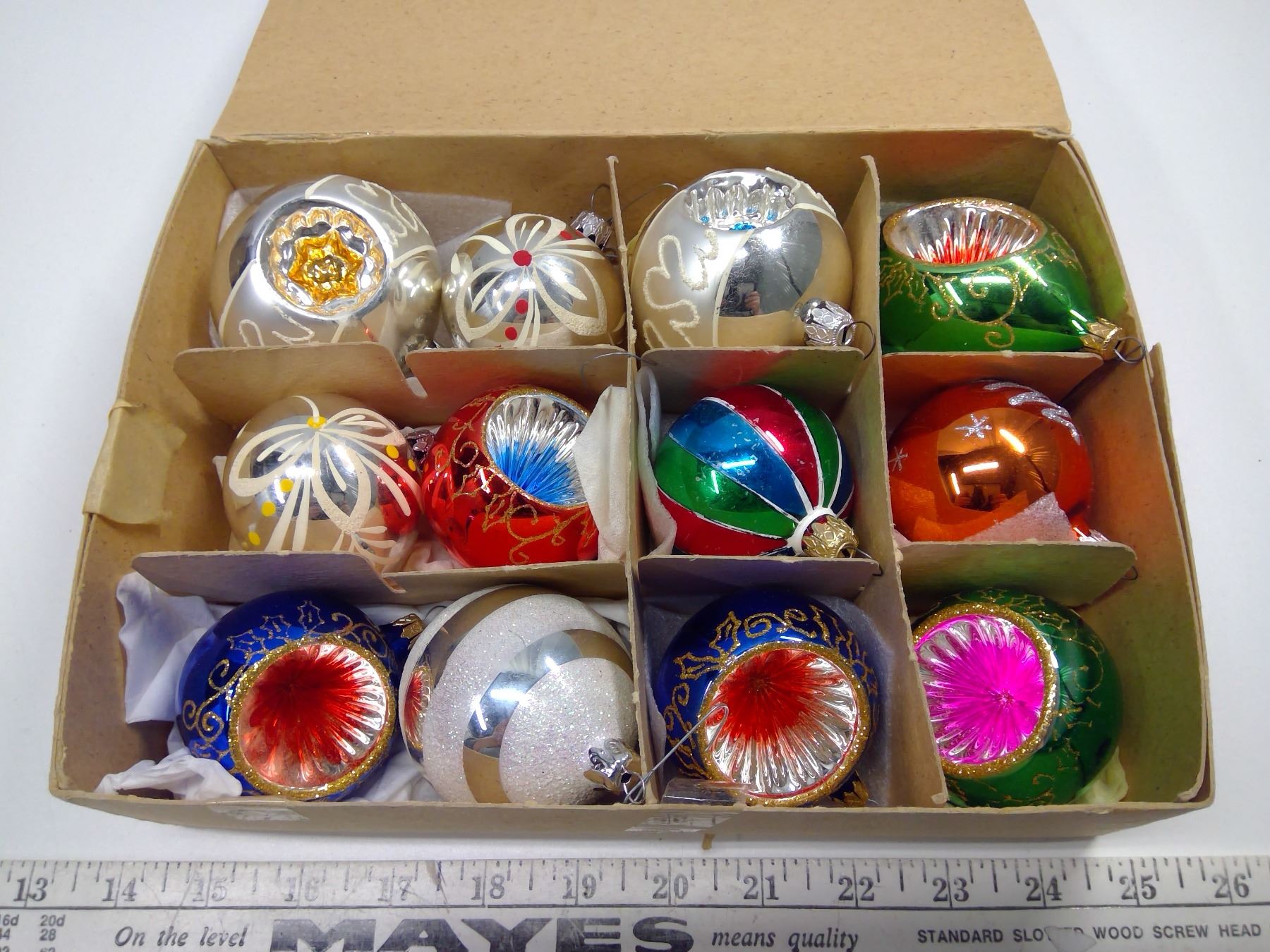 Box of glass Christmas tree ornaments, includes 7 jewels - Schmalz Auctions