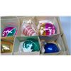 Image 4 : Holiday Joy boxes of pink and blue glass drops