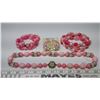 Image 1 : Lot of pink costume jewellery necklaces (3) and a pair of earrings