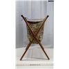 Image 2 : Sewing basket with spindled legs