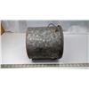 Image 4 : minnow pail & galvanized gas cans