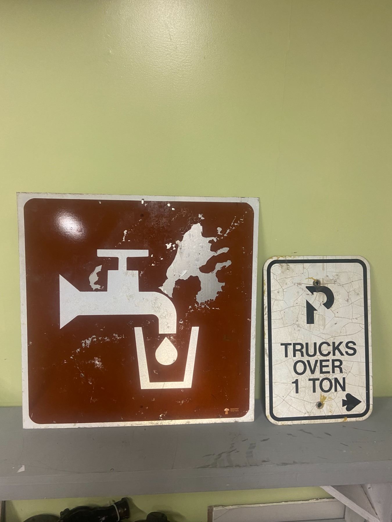 Water tap sign 24