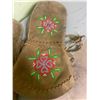 Image 3 : Native mens beaded mitts - Nice