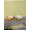Image 1 : 2 Pyrex Bowls, 7 1/2" x 8 1/2" across
