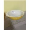 Image 3 : 2 Pyrex Bowls, 7 1/2" x 8 1/2" across