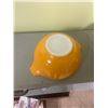 Image 4 : 2 Pyrex Bowls, 7 1/2" x 8 1/2" across