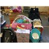 Image 1 : PALLET OF CHILDREN'S TOYS AND CAR SEATS