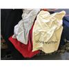 Image 2 : PALLET OF ASSORTED PILLOWS, CUSHIONS, BEDDING & CLOTHING