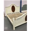Image 2 : NEW KING SIZE SOLID WOOD BED SET -HEADBOARD, FOOTBOARD & RAILS