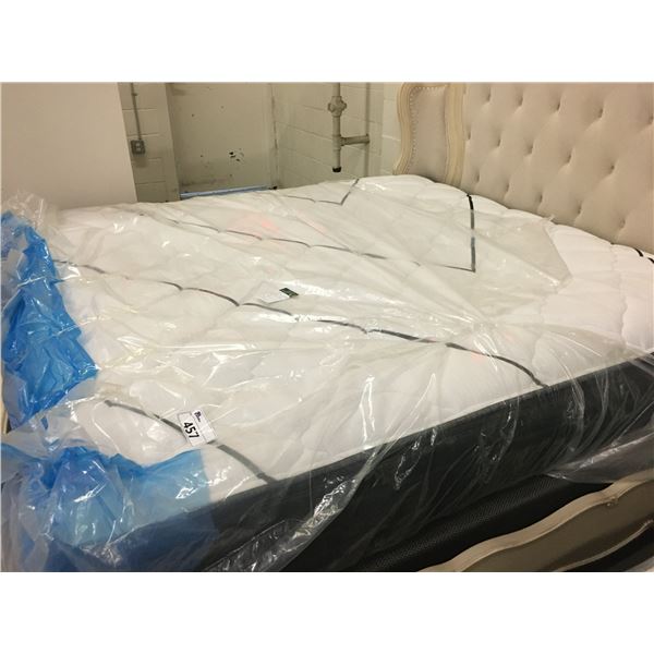 SIMMONS KING SIZE MATTRESS & BOXSPRING SET (FLOOR MODEL)
