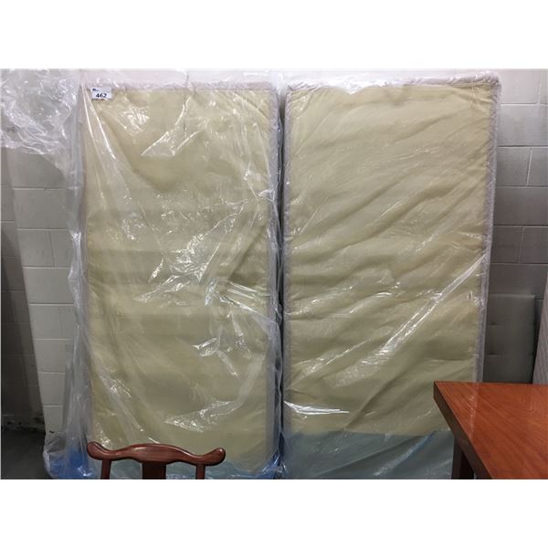 KING SIZE BOX SPRING SET (FLOOR MODEL)