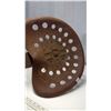 Image 2 : Rusted Metal Seat