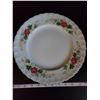 Image 2 : Set of 5 Grindley Cream Petal 18kt Gold "Rose Bouquet" Dinner Plates