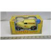 Image 2 : 1937 Chevrolet Home Hardware Delivery Truck Bank 1/25 Scale