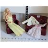Image 1 : Sindy 1978 Louismarx & co. Inc. Love seat & chair. Barbie wearing 1970's fortrell outfit plus a flor