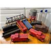 Image 2 : Vintage Lionel Train Set With A Lot of Track, Bridge, Tower