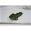 Image 5 : John Deere Manure Spreader 1950's