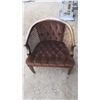 Image 2 : 26"x26"x27 1/2" Antique Chair