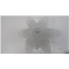 Image 5 : Frosted glass flower candle holder & Mosaic candle holder