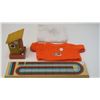 Image 1 : Wooden Cribbage Board + Plastic joke outhouse + Cloth + A&W doll sweater.