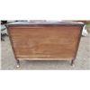 Image 5 : 49 3/4"x 25"x 34" Wooden antique dresser (4 Drawers)