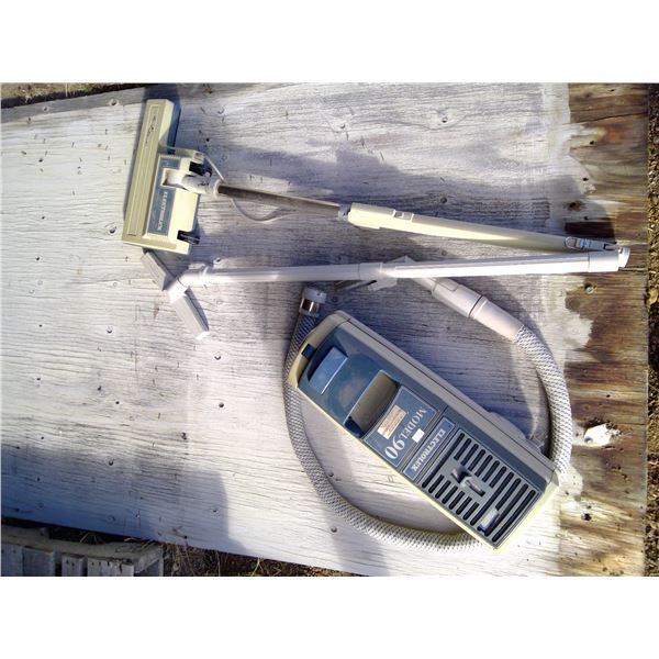 Electrolux vacuum with bags - Model 90 5 8239