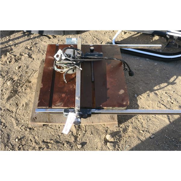 Rockwell table saw with motor