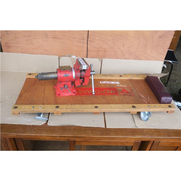 Motormaster floor creeper, bench vise