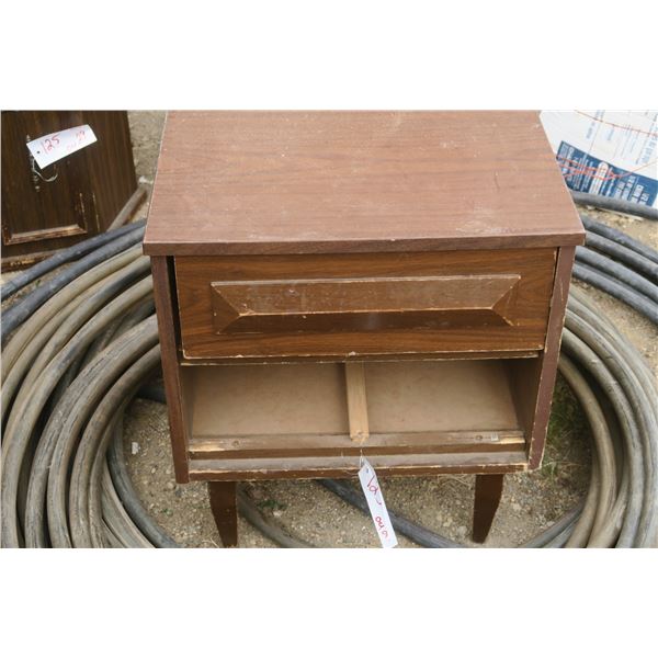 Square night stand, missing a drawer