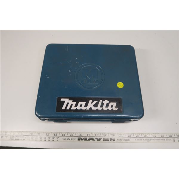 Makita cordless driver drill w/ case battery and charger