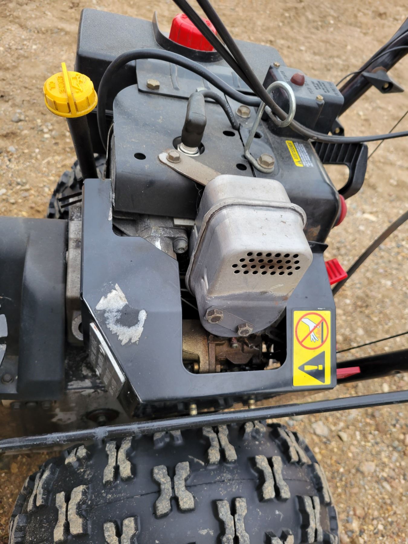 WHITE 10.5 Horsepower 28" snowblower with electric start. Runs, needs