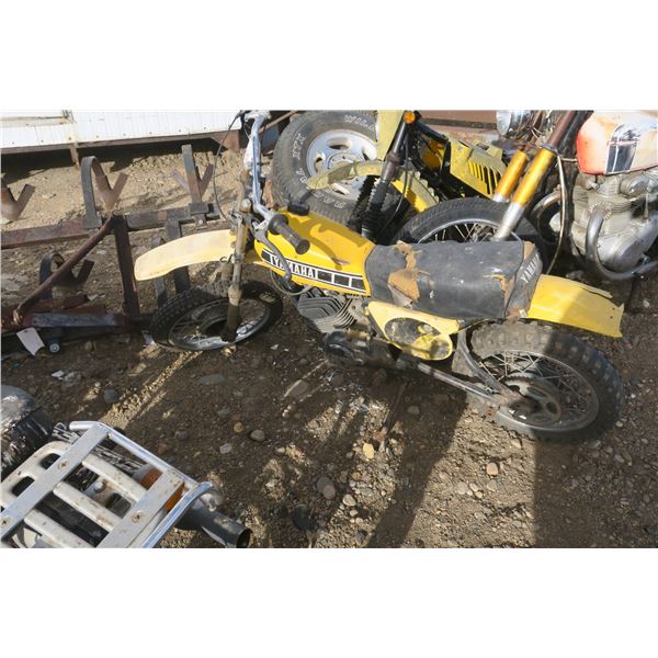 yellow yamaha motorcross