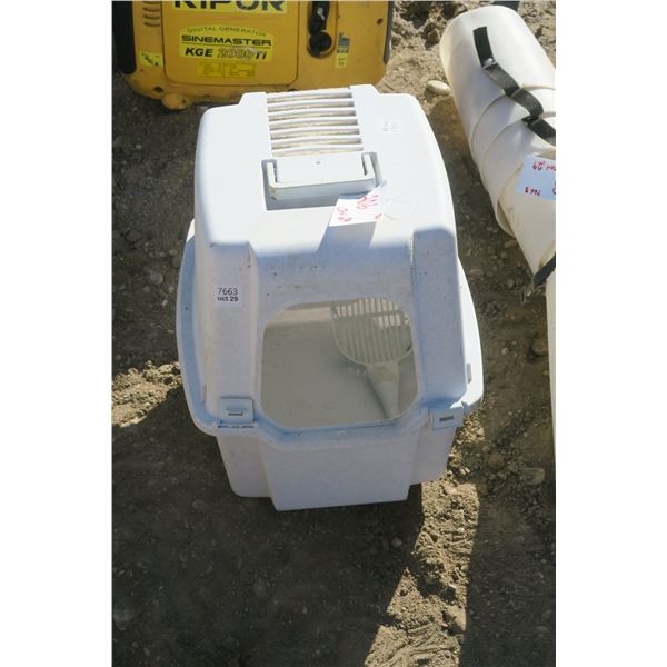 Enclosed cat litter box with scoop