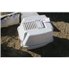 Image 3 : Enclosed cat litter box with scoop