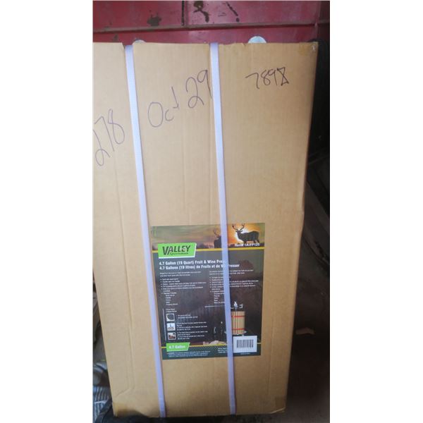 valley 4.7 gal fruit & wine press