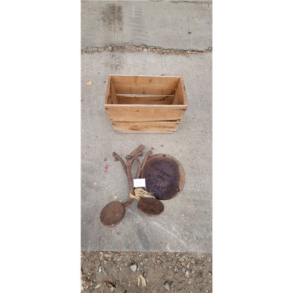 Buggy Steps & Cast iron Cover Wartman & Ward 8" in Wooden Box