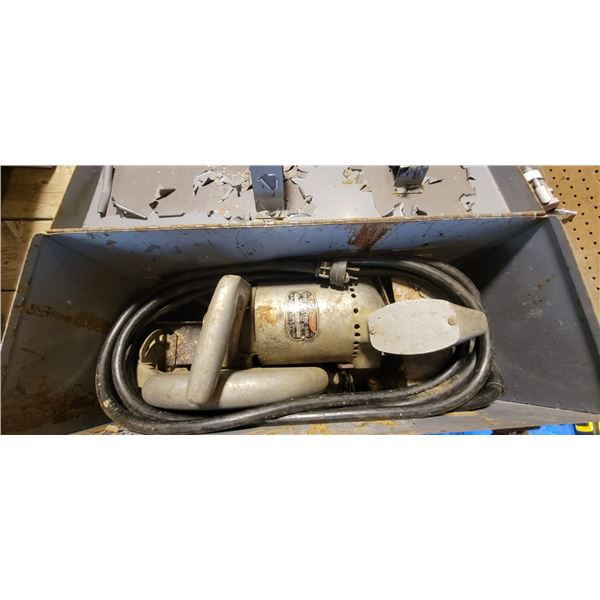 Black & Decker Industrial No 95 Electric Saw - Depth of Cut 3 1/8" w Case 22" x 14" x 9"