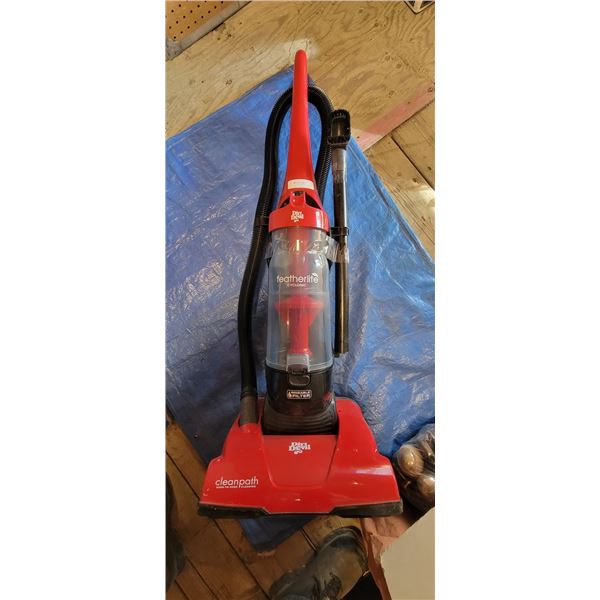 Vacuum Dirt Devil with Rincable Filter