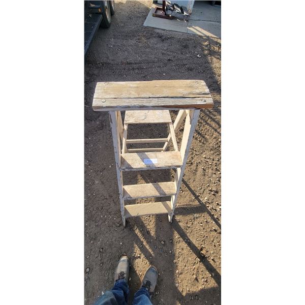 Ladder - Wooden 44"