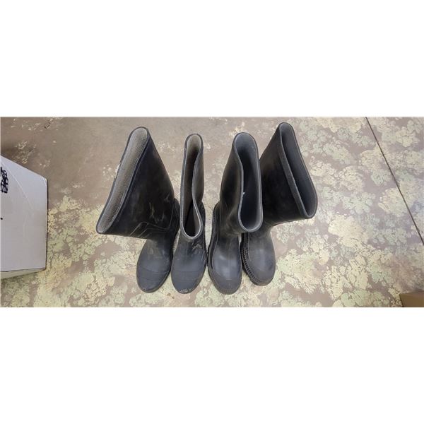 Footwear - lot of 2 - size 9 + 10