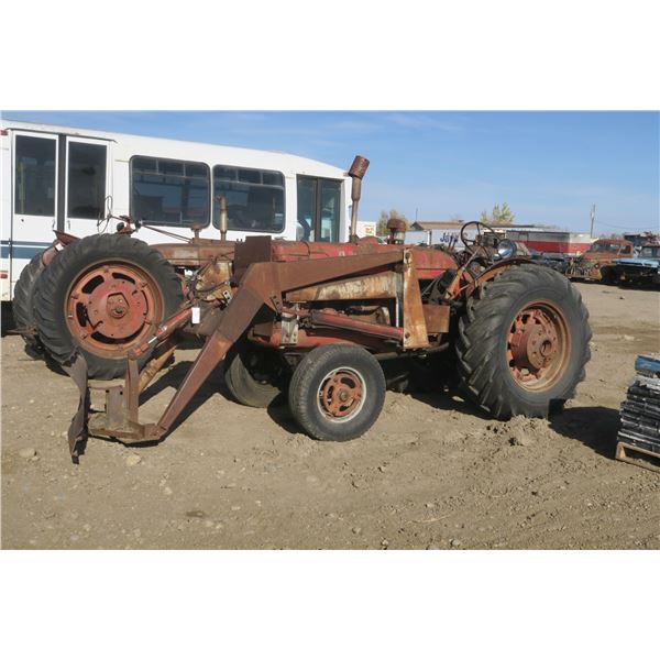 IH McCormick W-6 tractor with loader attchment