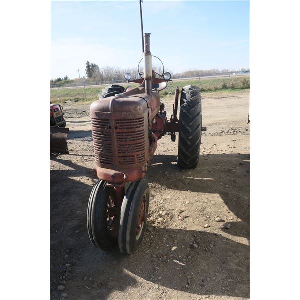 IH Farm-all 1815 H tractor