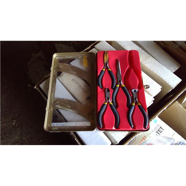 Mini Pliers Set - 1 Missing