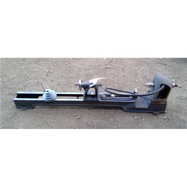 Beaver Tools Canada Rockwell 38" wood lathe, 11" max rotation diameter - Pulley included