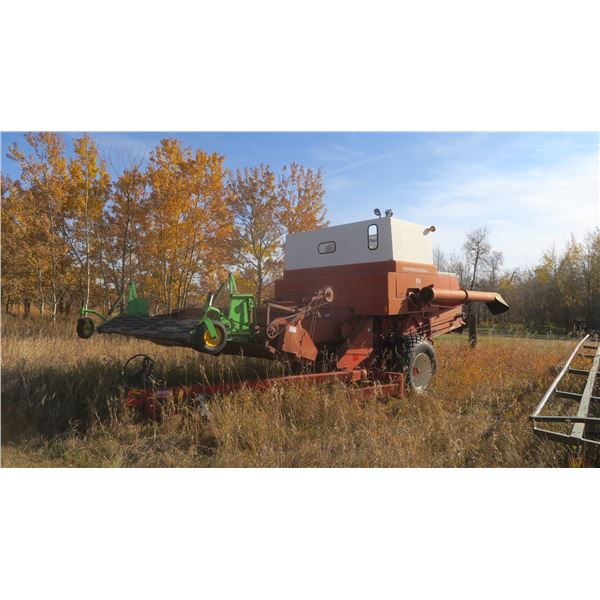 *OFFSITE* IH 914 Pull Type Combine w/ Co-op Pick-up 11ft. - Sold As Is