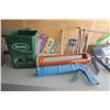 Image 2 : 2 - caulking guns & hand held grass seed spreader
