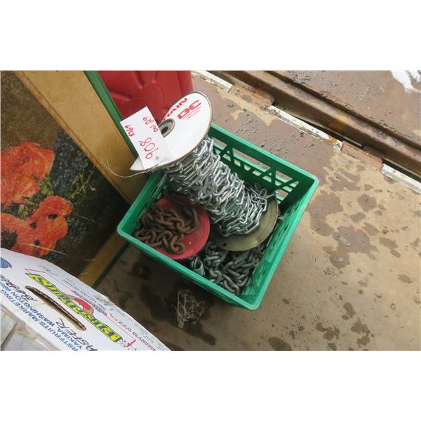 Crate with varous size chains, varous lenghts.