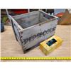 Image 1 : Pepsi-Cola wood crate + 7 green insulators