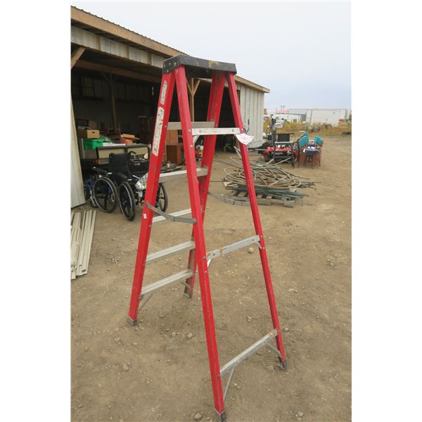 6 ft red fiberglass folding ladder