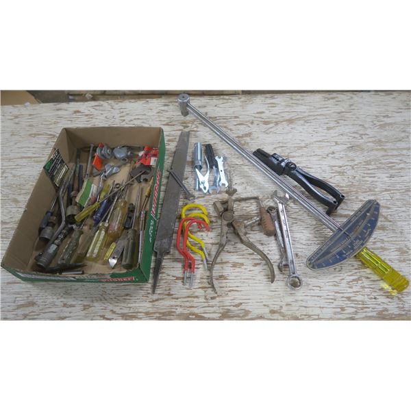 Torque indicator & assorted tools